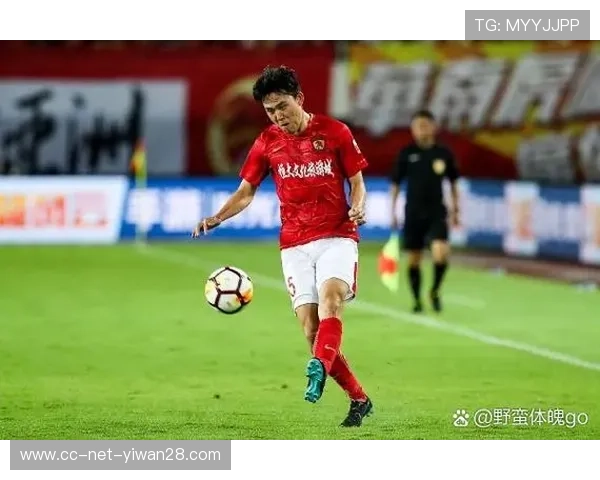 高颜值球星与实力兼备的完美结合 四号球员引领足球新风潮